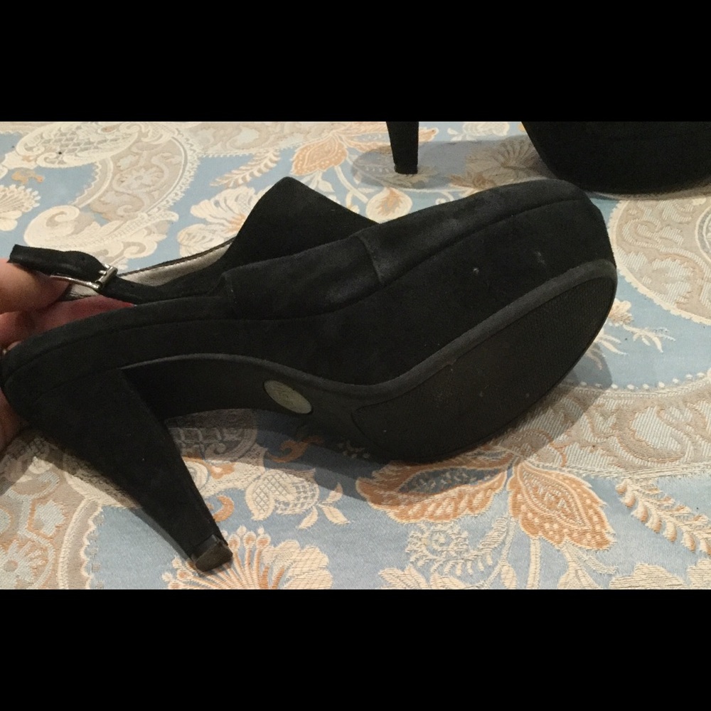 Shoes - Picture 3 of 4